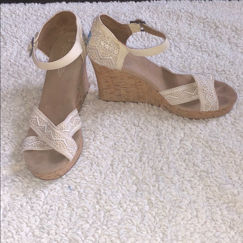 Toms cream lace wedges